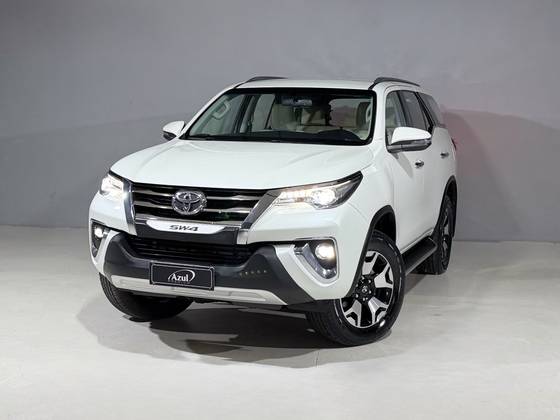 TOYOTA HILUX SW4 2.8 SRX DIAMOND 4X4 7 LUGARES 16V TURBO INTERCOOLER DIESEL 4P AUTOMÁTICO TOYOTA HILUX SW4 2.8 SRX DIAMOND 4X4 7 LUGARES 16V TURBO INTERCOOLER DIESEL 4P AUTOMÁTICO